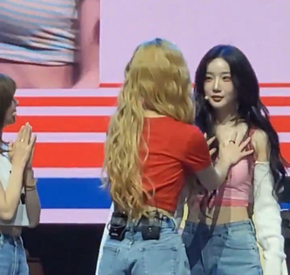 Seoyeon and Yooyeon